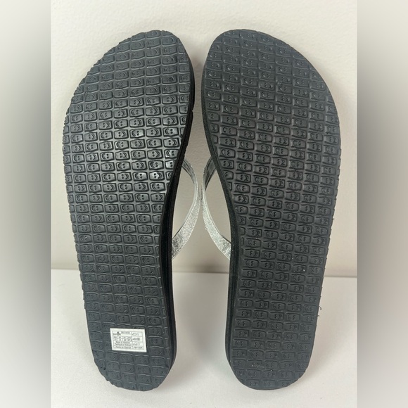 Sanuk Glittery Gray Strap Flip Flop  Womens Size‎ 11 New - Picture 3 of 4